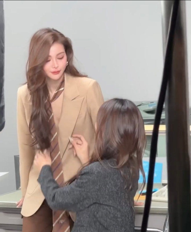 อิงฟ้า เผยลุคออฟฟิศสุดเท่ปนเซ็กซี่