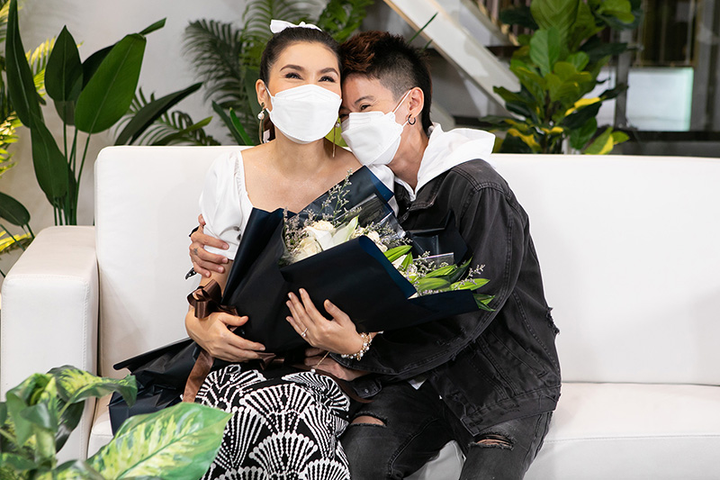 ฝน ธนสุนธร 