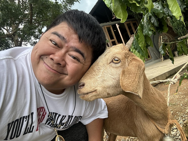 โก๊ะตี๋ อารามบอย ลงคลิปคู่สาวสวย หวานกันไม่เบา