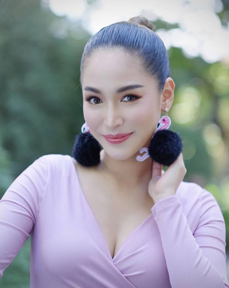 พลอย พลอยพรรณ