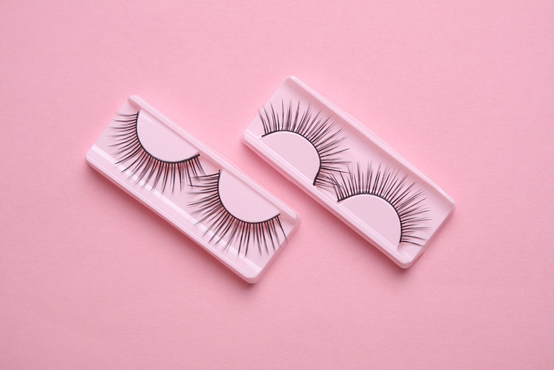 ขนตาปลอมมีกาวในตัว