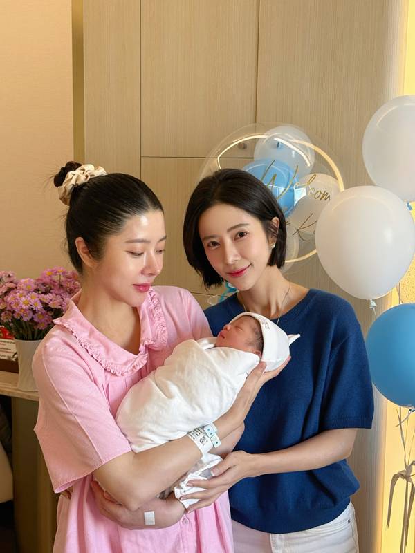 แจม ชรัฐฐา เผยภาพอุ้มเด็ก