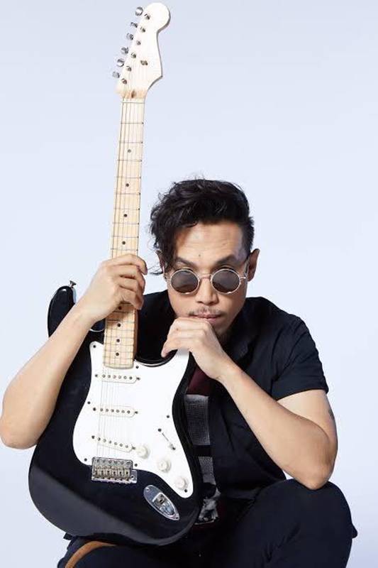 หมู MUZU ไปกินข้าวกับแม่ แต่ถูกขอให้ขึ้นไปร้องเพลง