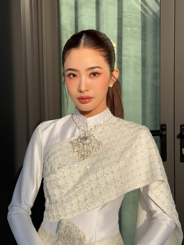 มายด์ ลภัสลัล ควง พาย สุนิษฐ์ เข้าพิธีมงคล