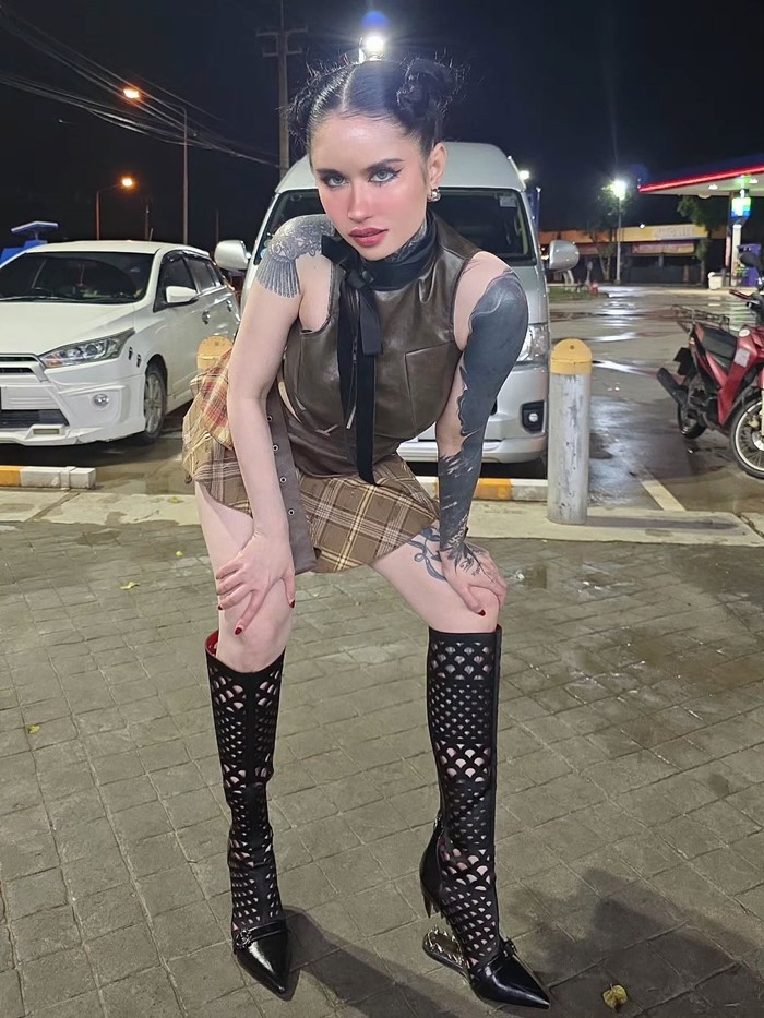 ปราง ปรางทิพย์ อวดแหวนเพชร นิ้วนางข้างซ้าย