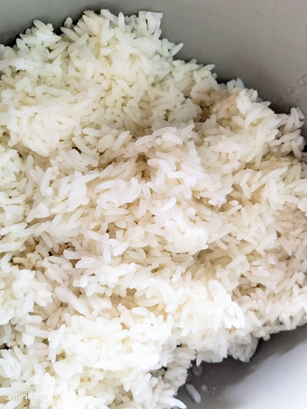ข้าวผัดเบคอนพริกแห้งใส่โหระพา ข้าวผัดเบคอน เมนูเบคอน อาหารจานเดียว สูตรอาหาร