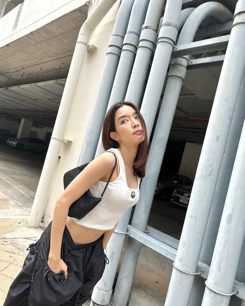 โม มนชนก 