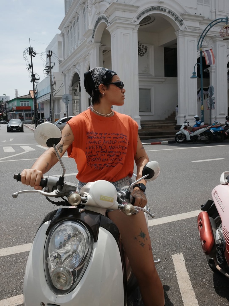 ซิลวี่ ปล่อยชอตหอมแก้ม มะเหมี่ยว คนแห่ลุ้นสถานะ