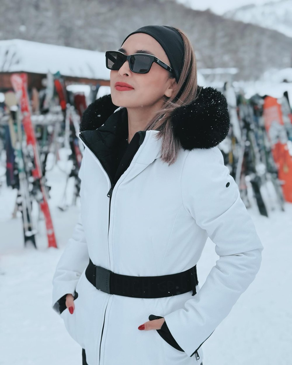 นานา ไรบีนา ซัดคนโยง แอน อลิชา ดาราขายผงผักมีโลกสองใบ