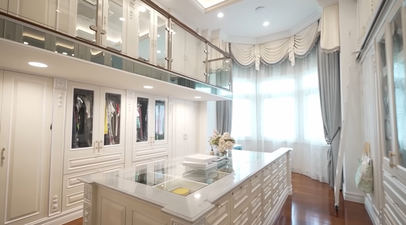 เอิร์น จิรวรรณ คฤหาสน์ walk in closet