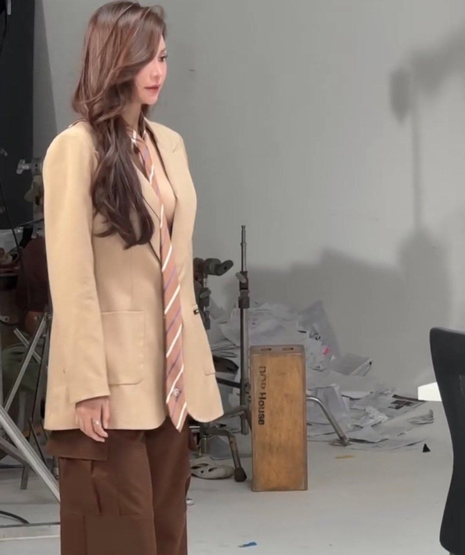 อิงฟ้า เผยลุคออฟฟิศสุดเท่ปนเซ็กซี่