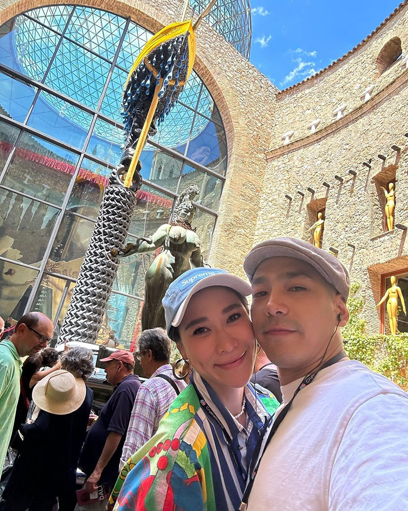 โต้ง ทูพี ควง พลอย เฌอมาลย์ อาบแดดโชว์ความฮอตที่ชายหาดสเปน