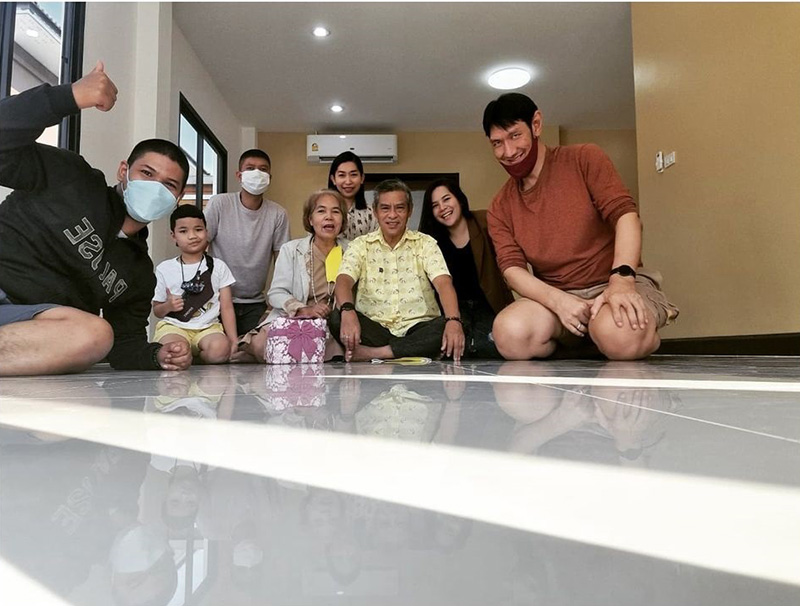 โยกเยก เชิญยิ้ม 