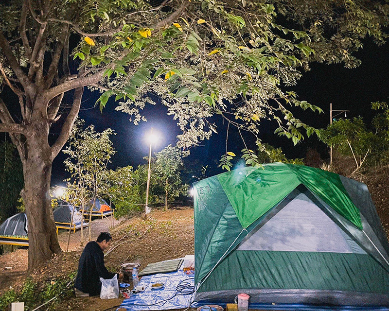 ลานกางเต็นท์อุทัยธานี