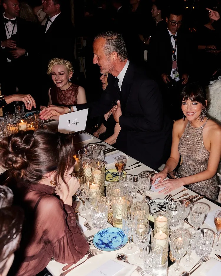 ใหม่ ดาวิกา โททัลลุคสุดชิค สวยเฉิดฉาย กระทบไหล่คนดังระดับโลกมากมาย 