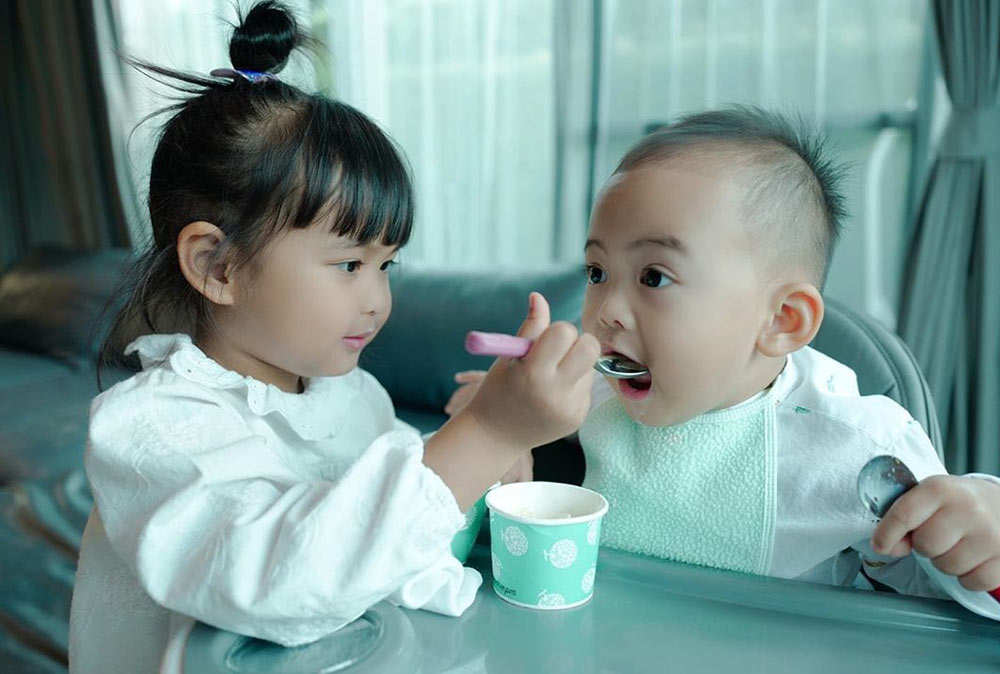 น้องเจ้าขา ป้อนข้าวน้อง