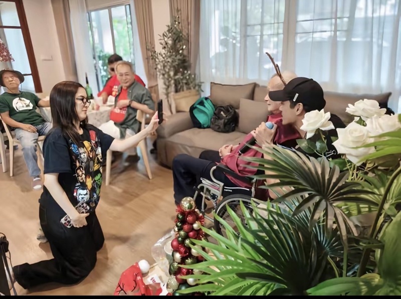 ตุ้ยพาพิ้งกี้ไหว้บิ๊กหอย