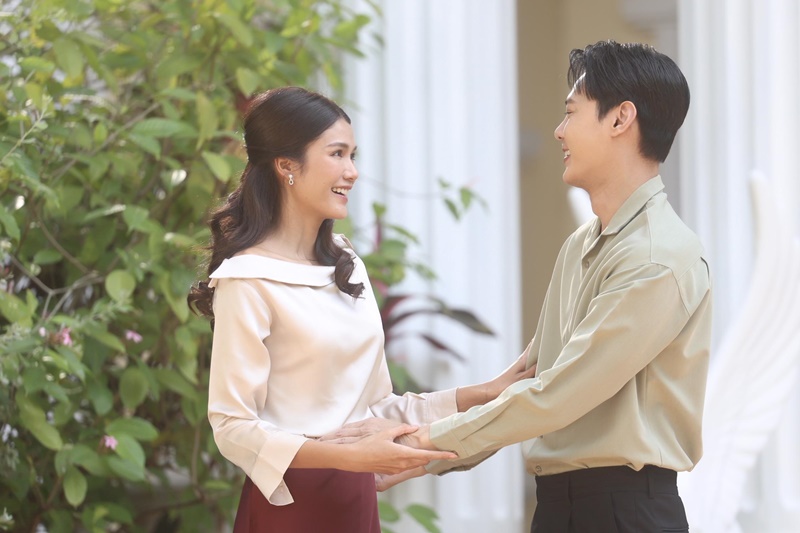 อกธรณี นักแสดง