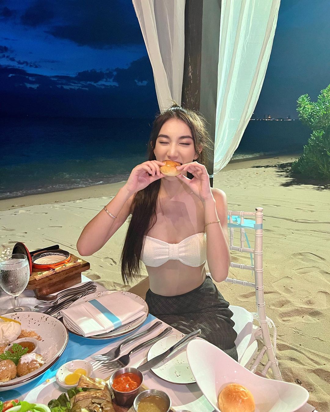 เบส รักษ์วนีย์