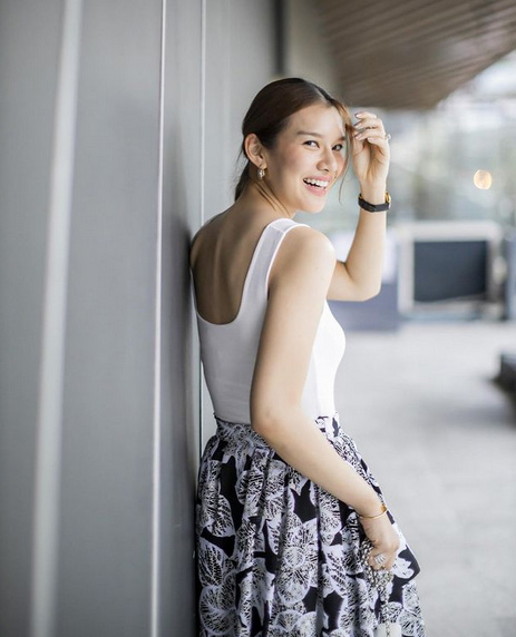 จุ๊บจิ๊บ ธนพร