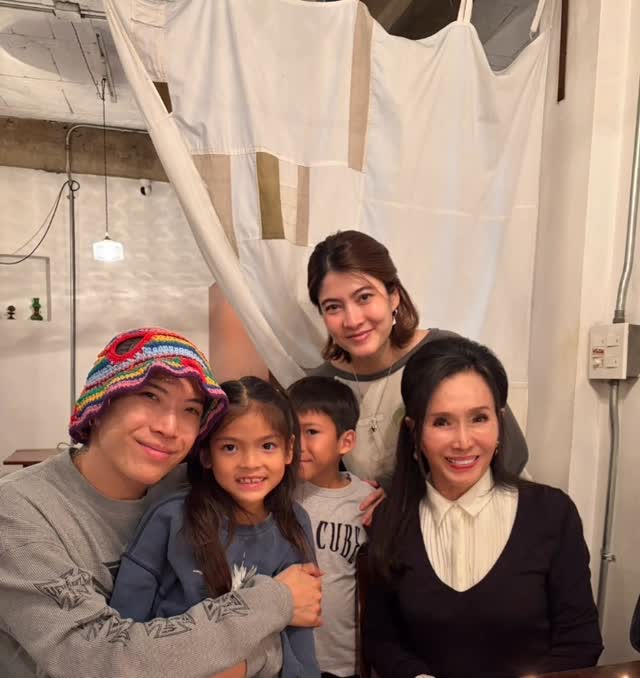 อาภัสรา หงสกุล