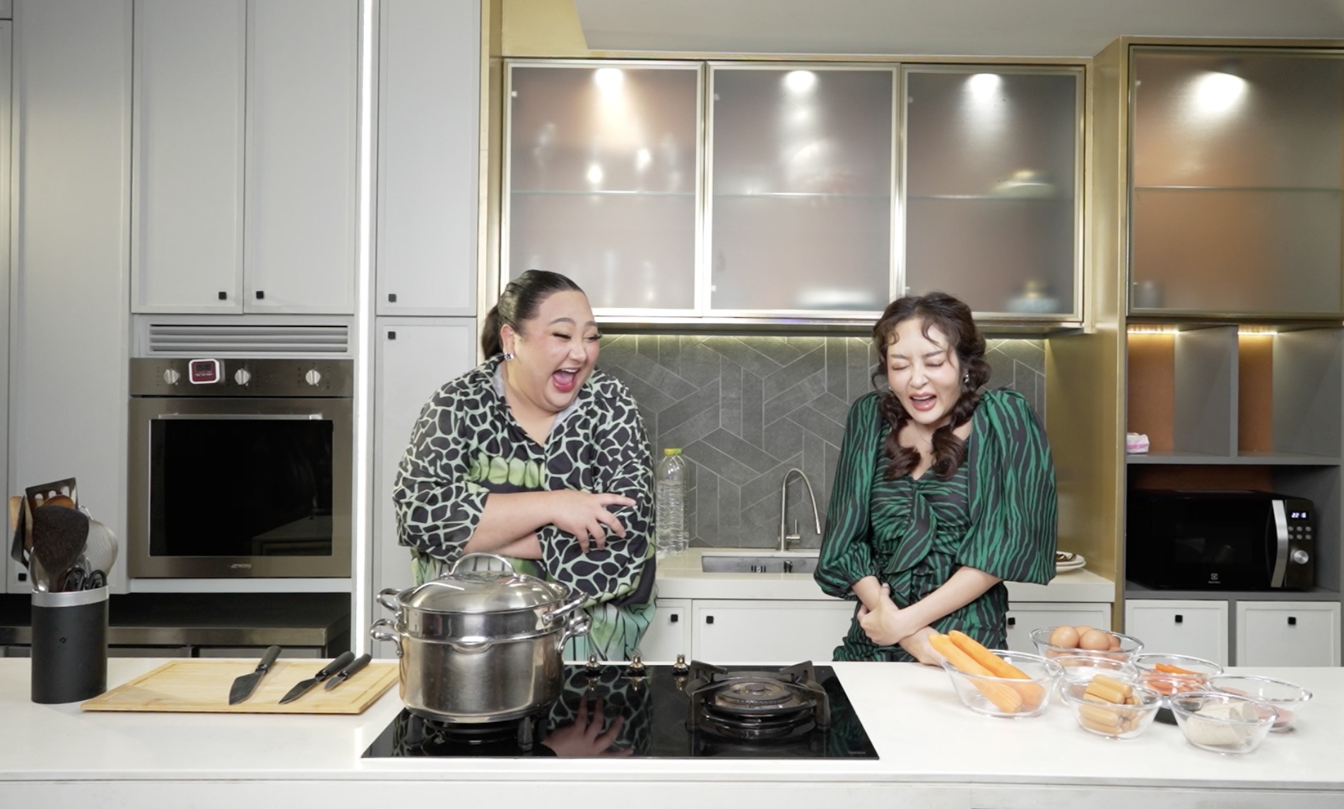 เอแคลร์ จือปาก 