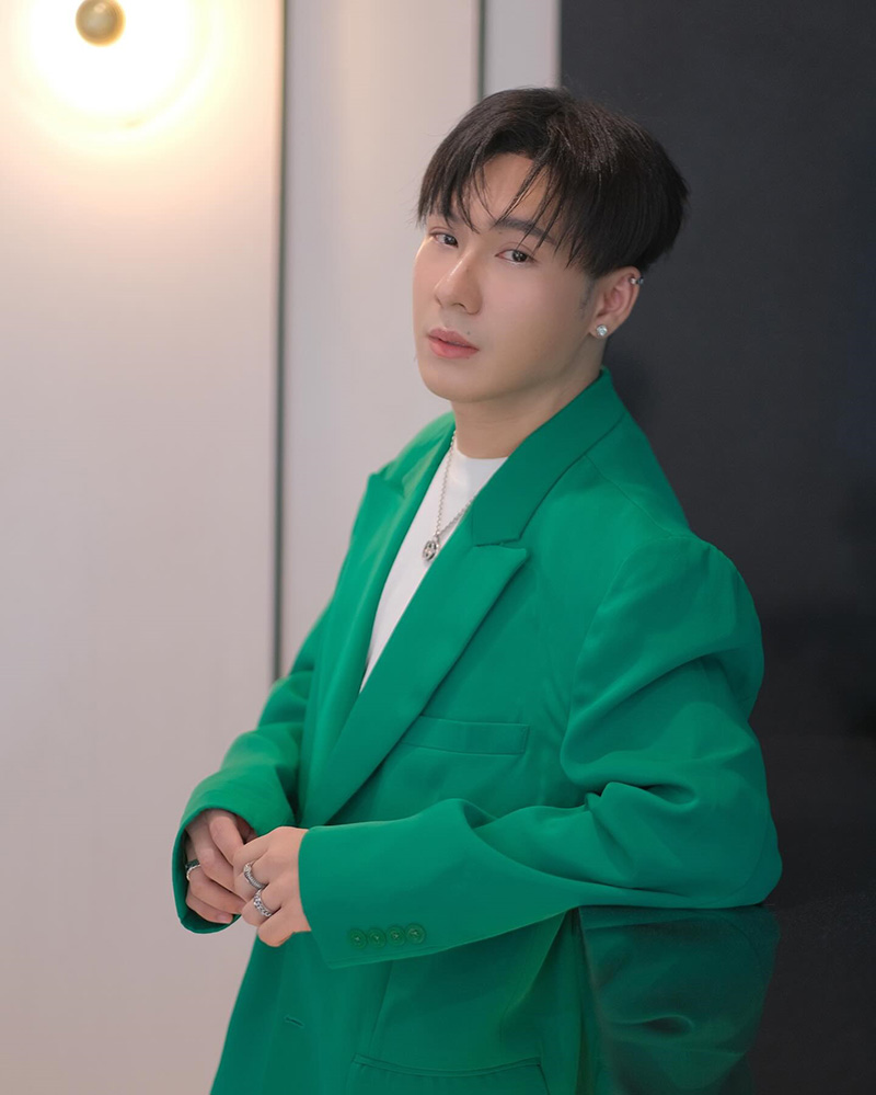 ตั้ม วราวุธ ขี่มอเตอร์ไซค์ชน เจ็บหนัก