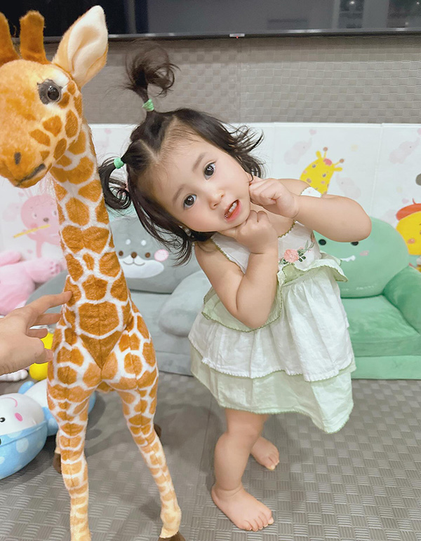 น้องพราวตะวัน ลูกสาว ยุ้ย จีรนันท์ ธันน์ ธนากร