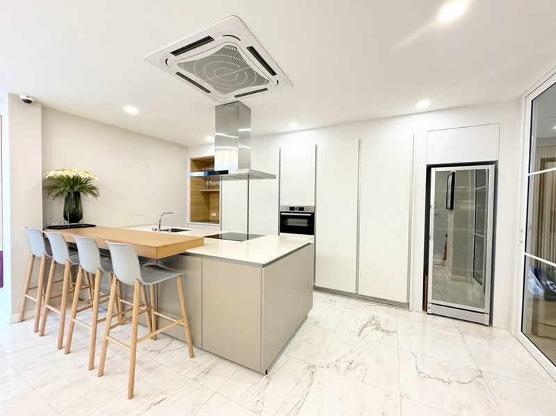 นานา ไรบีนา