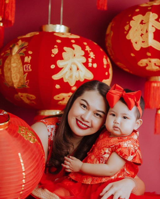 จูน เพ็ญชุลี ประวัติ