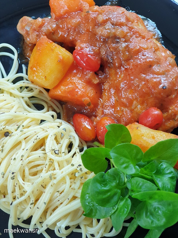 ไก่อบซอสมะเขือเทศ