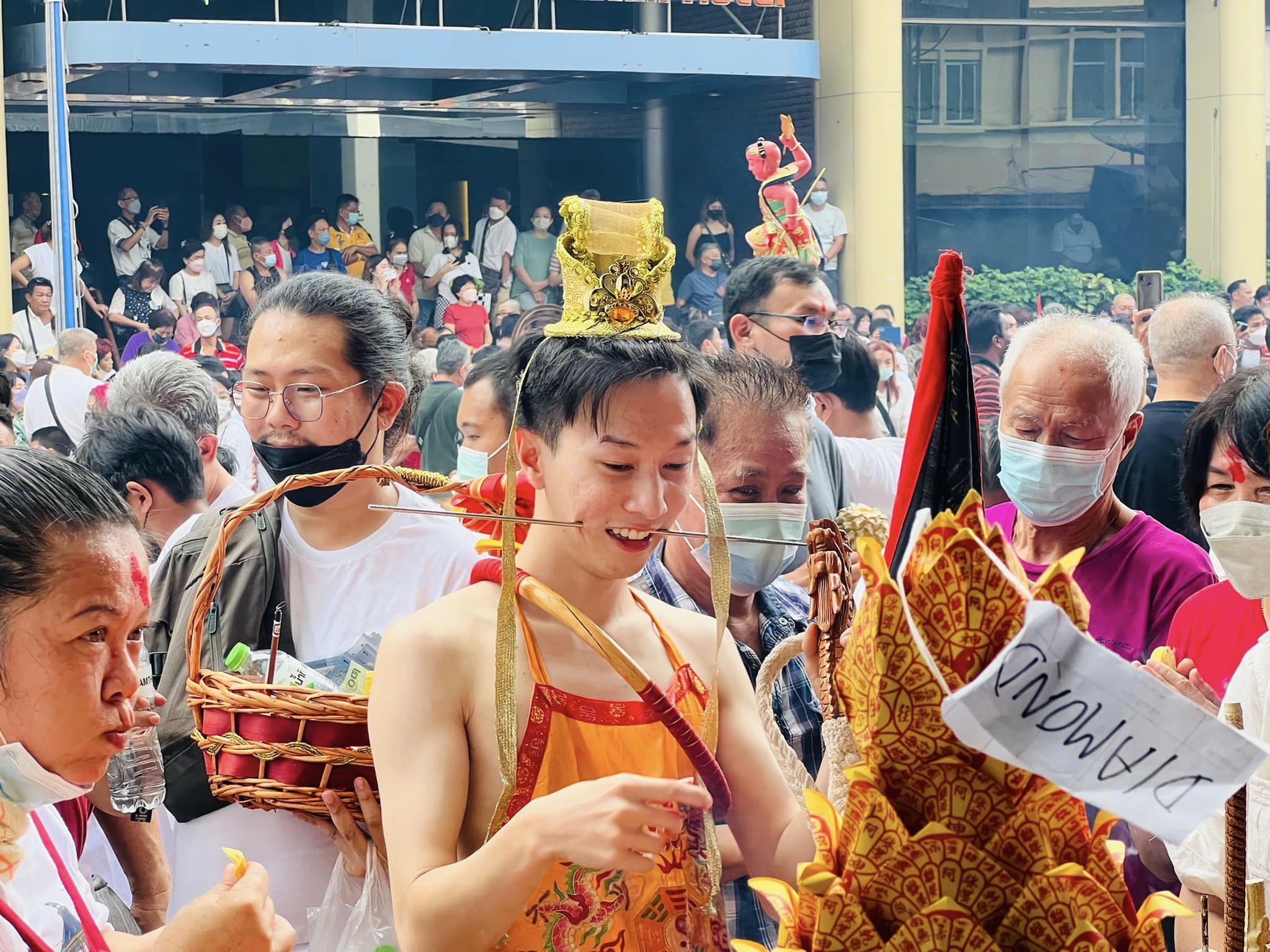 หนุ่มม้าทรงกินเจ