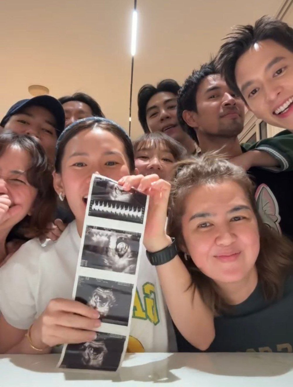 เปิดโมเมนต์ เจมส์จิ-โฟม เซอร์ไพรส์เพื่อน ๆ ด้วยข่าวท้อง แต่มีคนรู้ก่อน