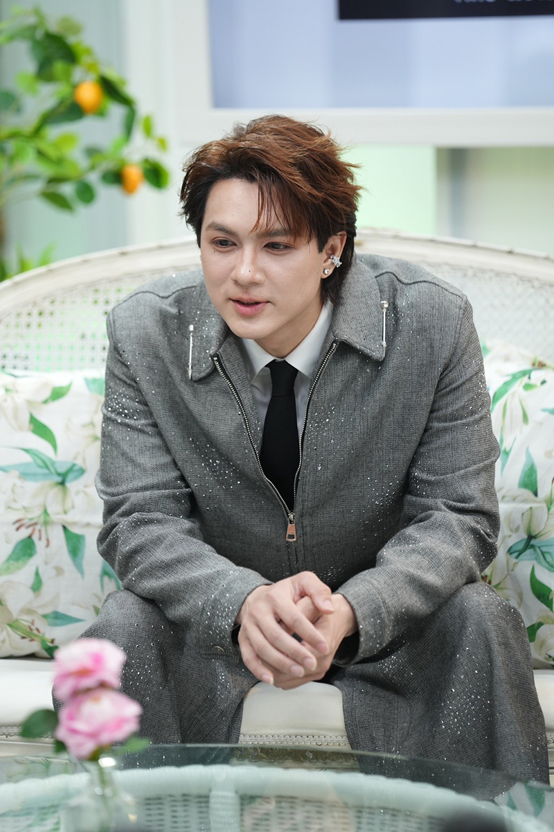 แน็ก ชาลี