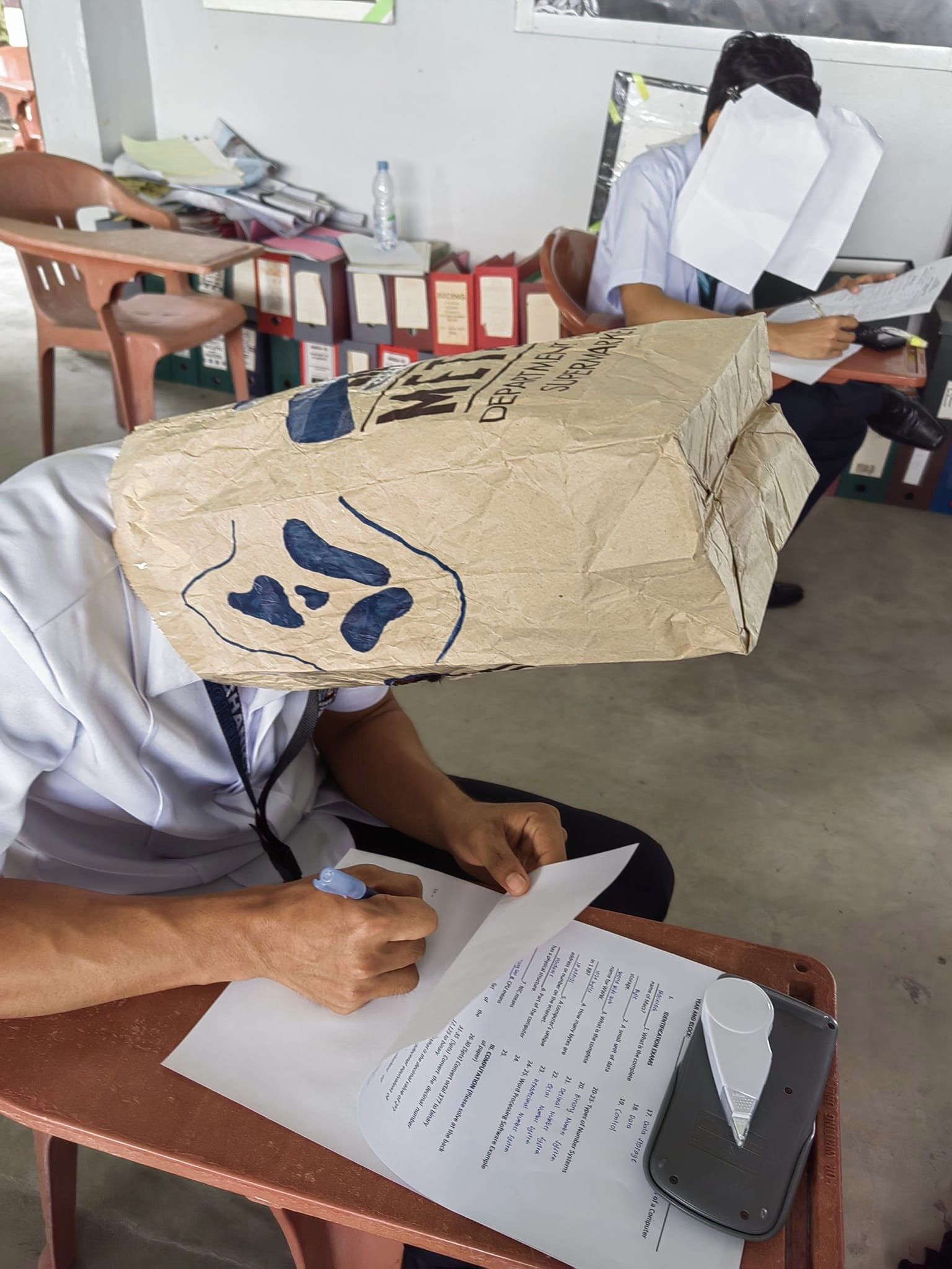 หมวกกันลอกข้อสอบ