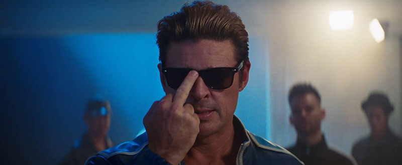 Johnny Cage ใน Mortal Kombat 2 ที่รวมทีมนักสู้หน้าเก่าหน้าใหม่