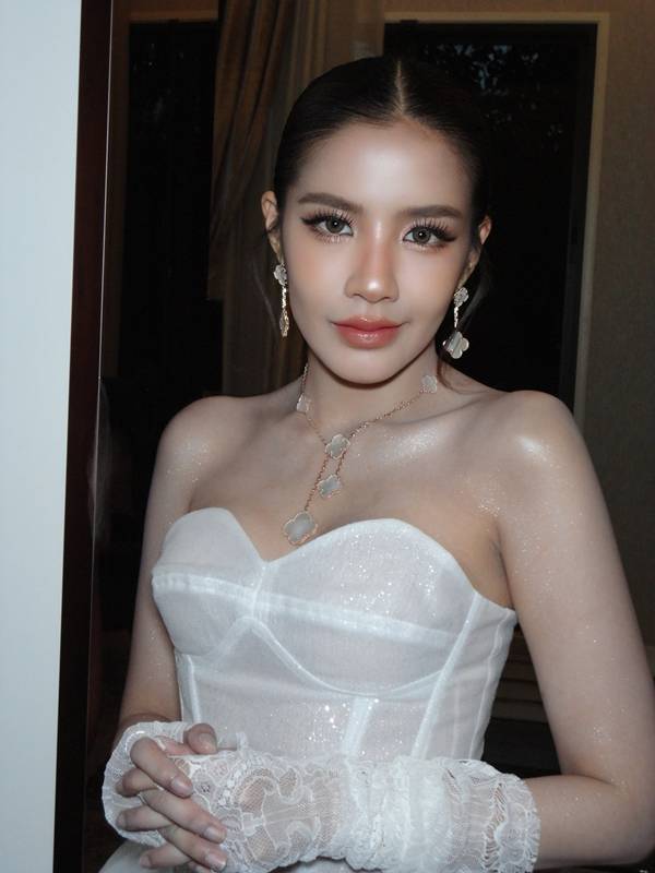 ใบเตย สุธีวัน