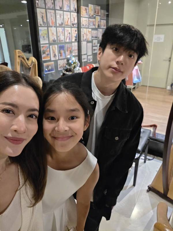 แอฟ ทักษอร และ นนกุล ชานน