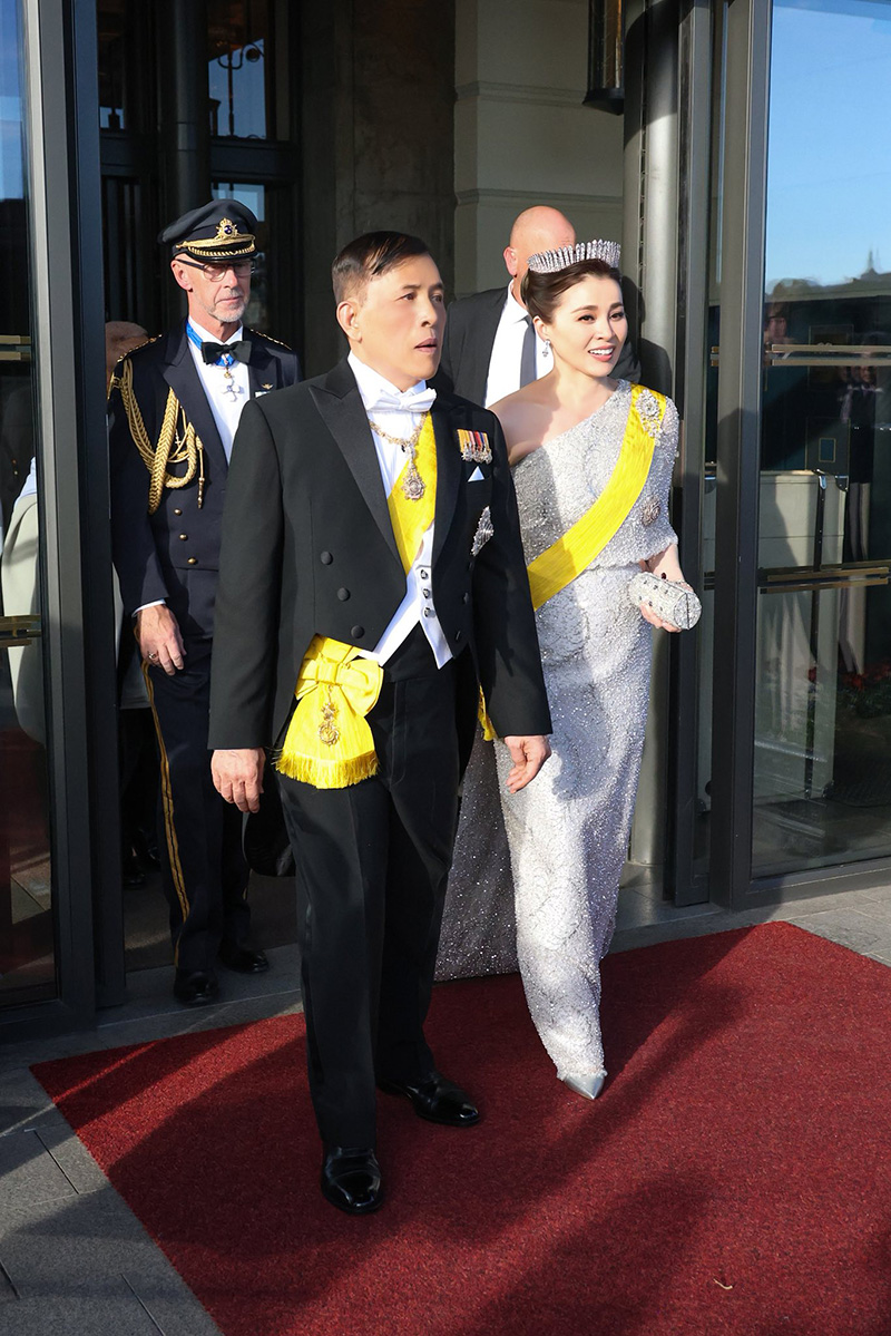 ในหลวง - พระราชินี