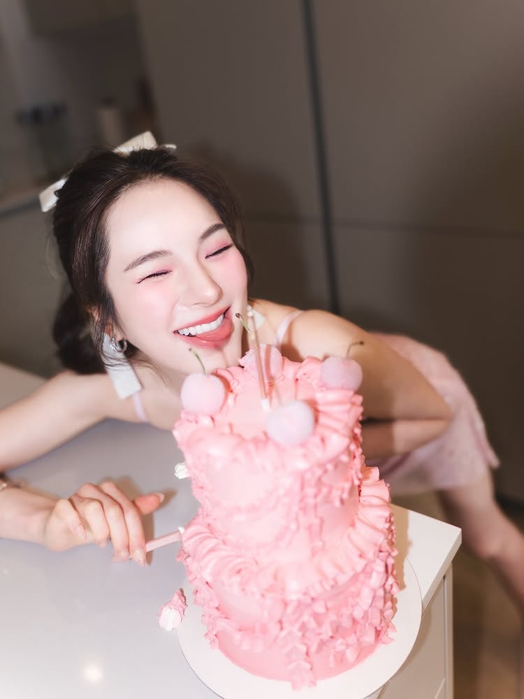 ปันปัน สุทัตตา แต่งเซ็กซี่เบา ๆ ฉลองวันเกิด 28 ปี