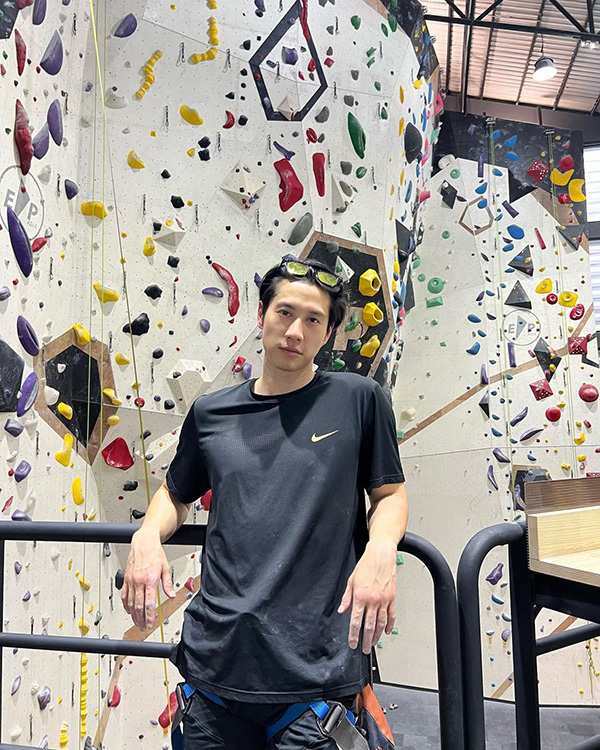 ไบร์ท รพีพงศ์