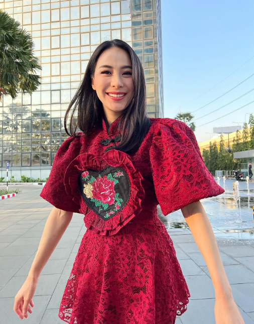 รถเมล์ คะนึงนิจ ชุดตรุษจีน แฟชั่นดารา