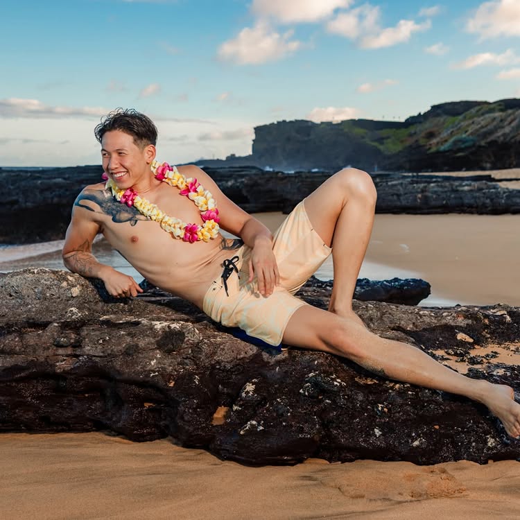 ทราย สก๊อต โชว์หุ่นเฟิร์ม ซิกแพกมาเต็ม อย่างเท่