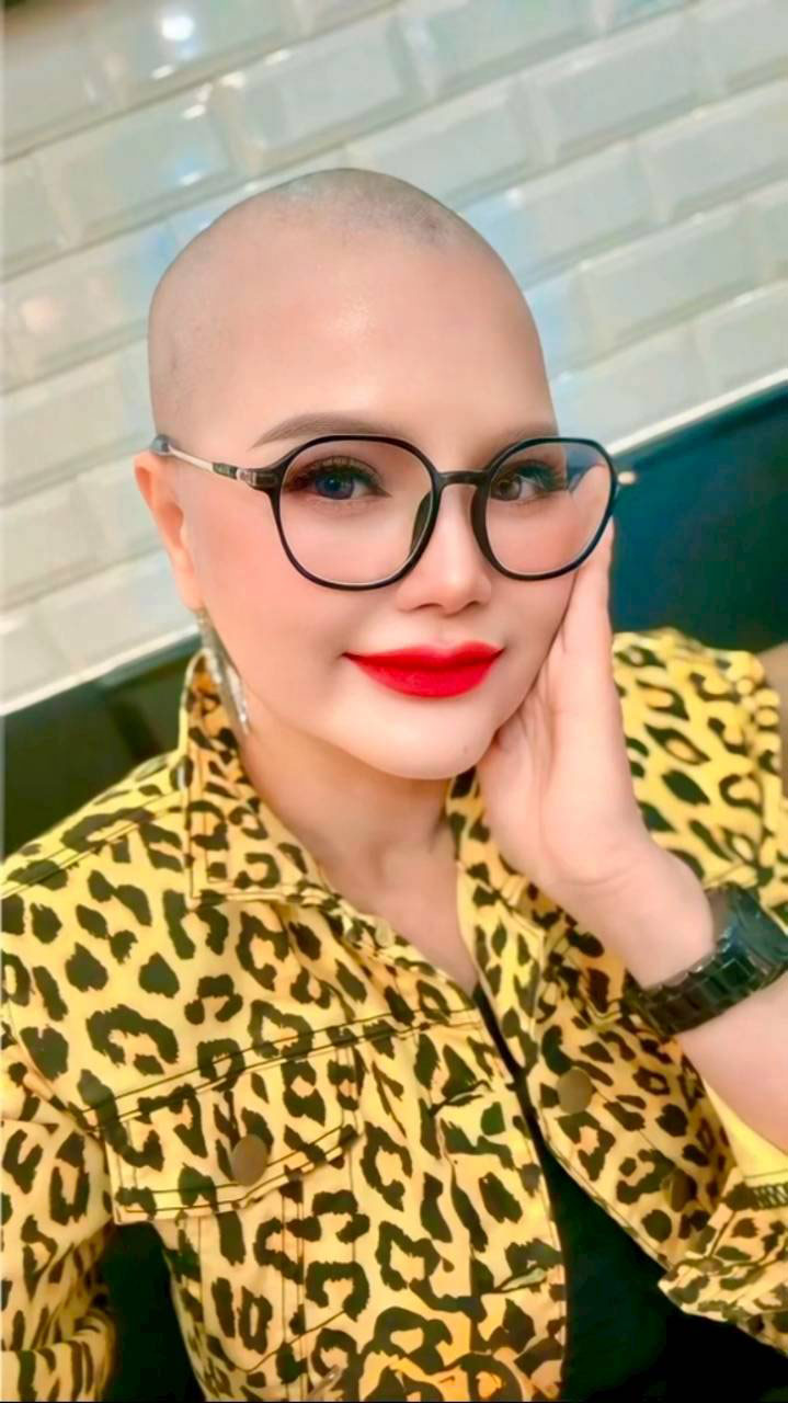 จันทร์จวง น้องสาว พุ่มพวง ดวงจันทร์ โกนผมสู้มะเร็ง