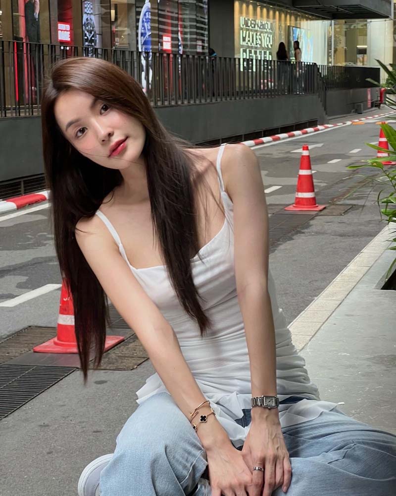 กระปุก พลอยนิรา