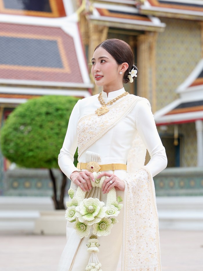 มาแล้ว.. ภาพแต่งงาน มายด์ ลภัสลัล สวมชุดไทยงดงาม เข้าพิธีสมรส ทายาทสิงห์ 