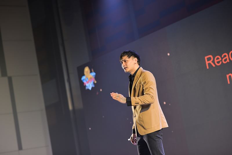 แม็กซ์ ณพวิทย์