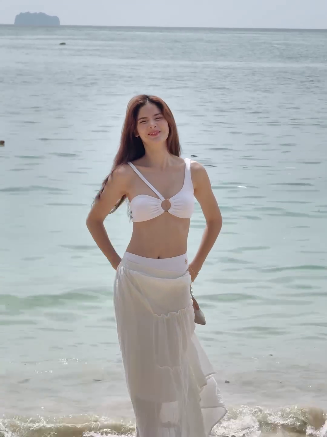กานต์ ณัฐชา เปิดโหมดเซ็กซี่ นุ่งทูพีซอวดหุ่นสวยริมทะเล