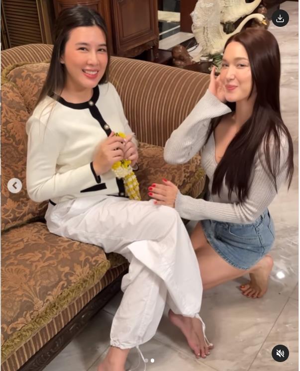 แจ็คกี้ ชาเคอลีน ยกพวงมาลัยกราบ บี มาติกา