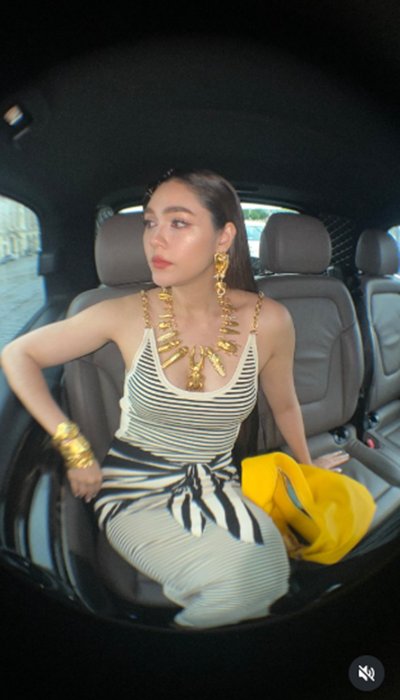 ชมพู่ อารยา เสิร์ฟลุคใหม่นำเทรนด์ เมนต์สนั่นกระเป๋าแม่โคฟเข้าพรรษา